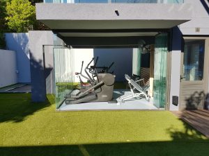 frameless glass stacking